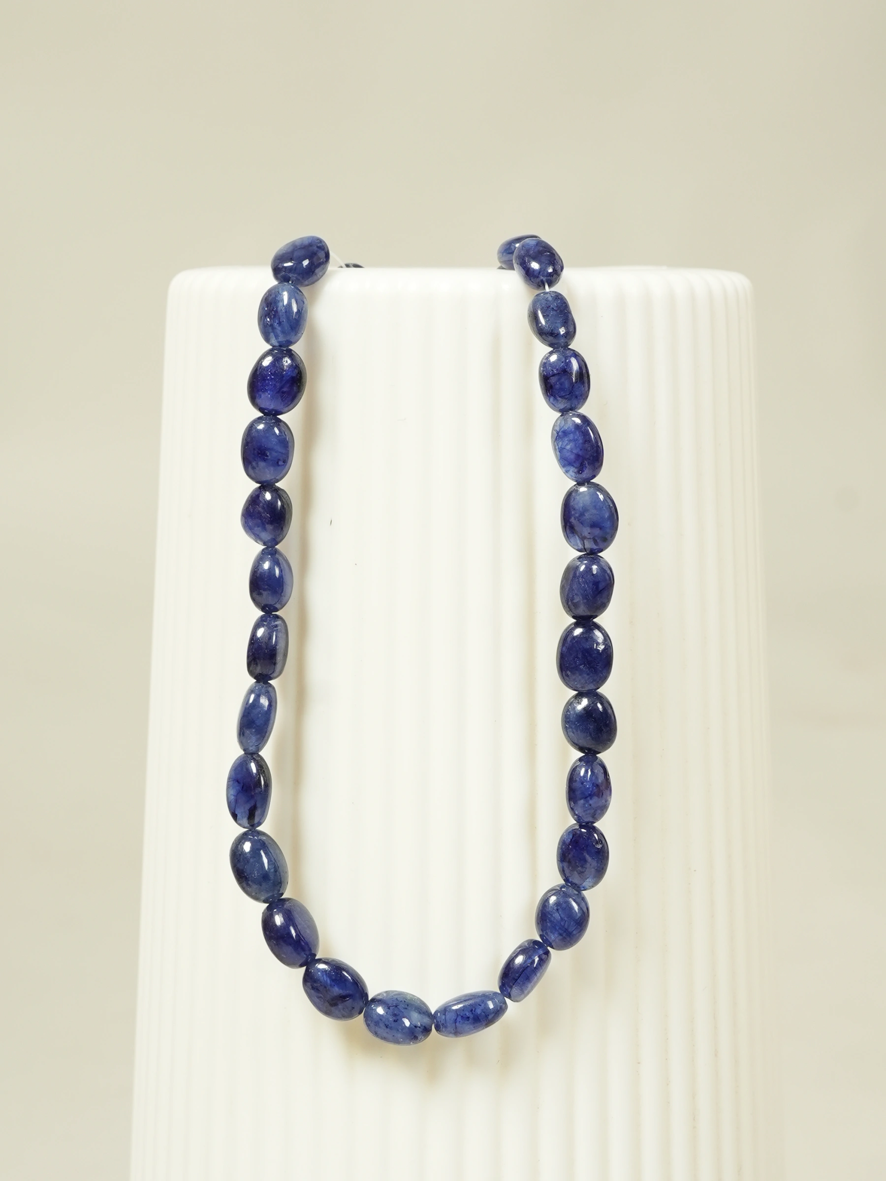 Blue ovel gemstone beaded necklace