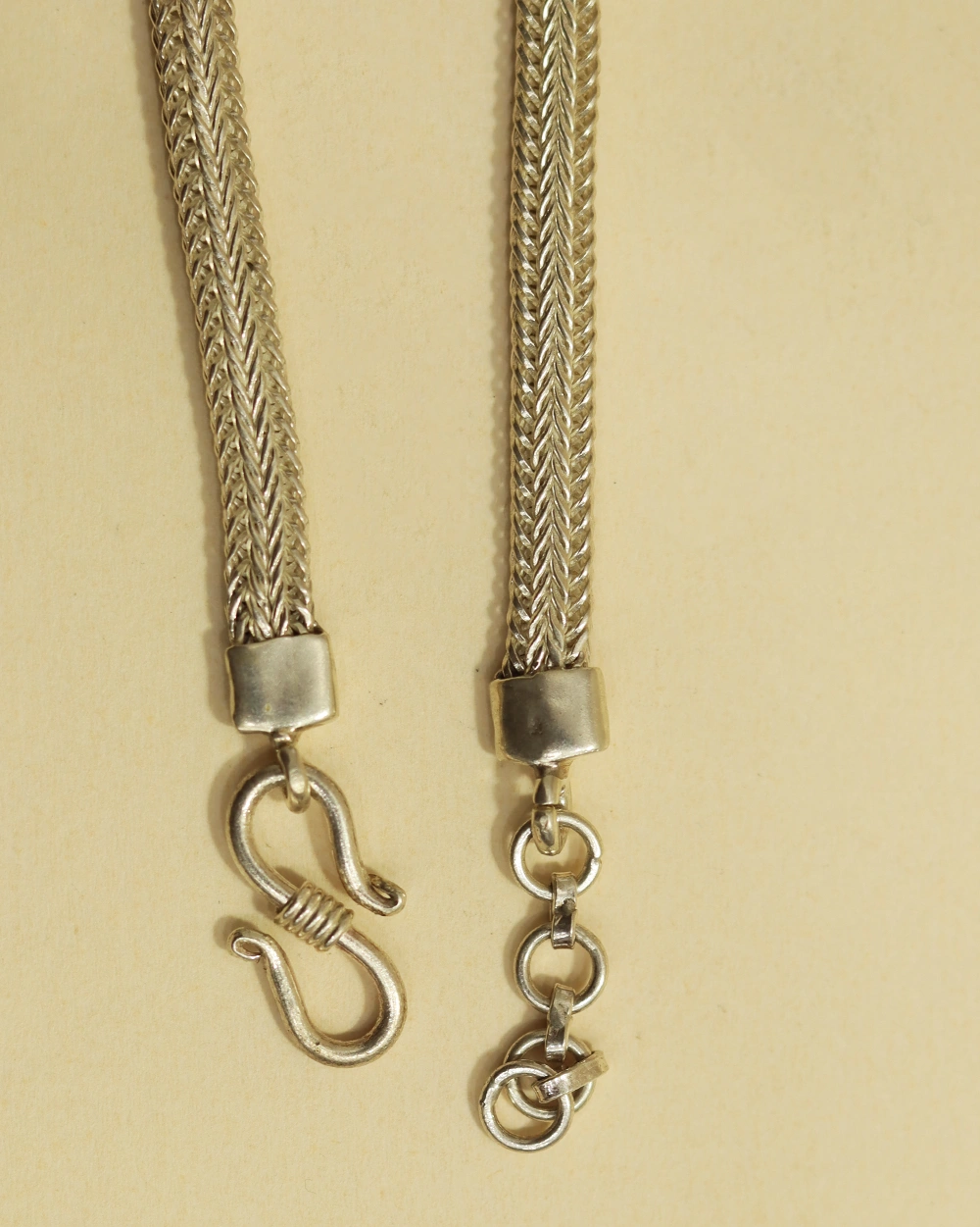Elegant Silver Chain Bracelet for Everyday Wear