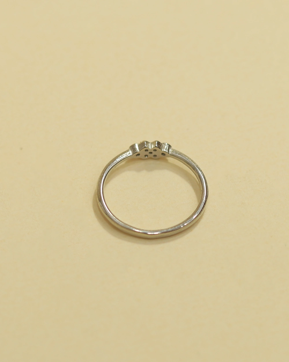 Minimal Flower Stone Ring in Silver